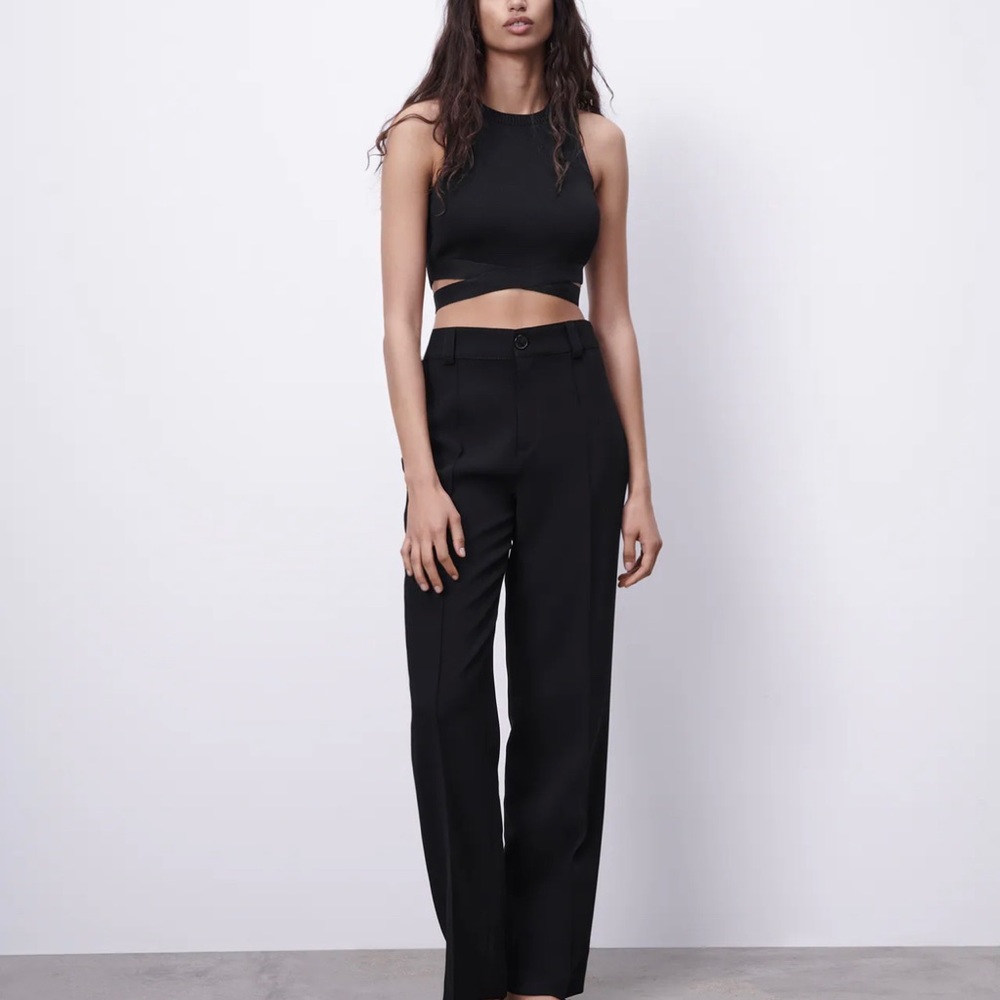 Zara - CUT OUT KNIT TOP